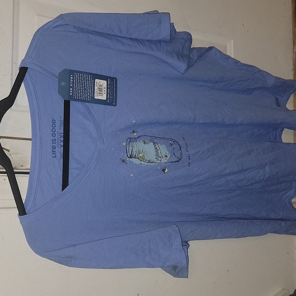 Life is good NWT short sleeve tshirt. Design say we all shine on